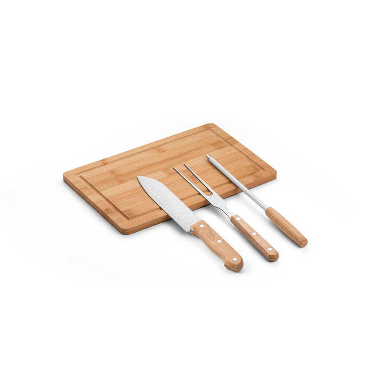 Kit churrasco em estojo de 210D com tábua em bambu e 3 utensílios em aço inox e madeira de Seringueira